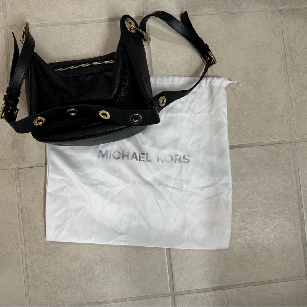 Michael Kors leather messenger bag with adjustable stable crossbodydy strap
